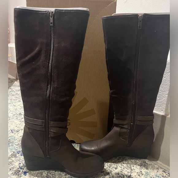 Ugg Waterproof Wedge: Lesley Boots Women's 7 - Picture 2 of 6